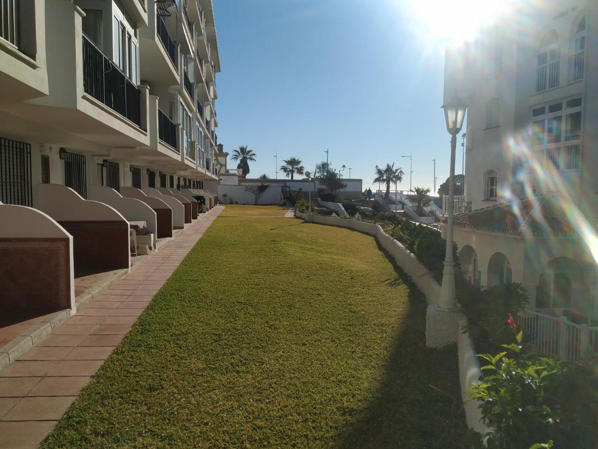 1 Bedroom Beachfront Apartment At Torecilla Beach ネルハ エクステリア 写真