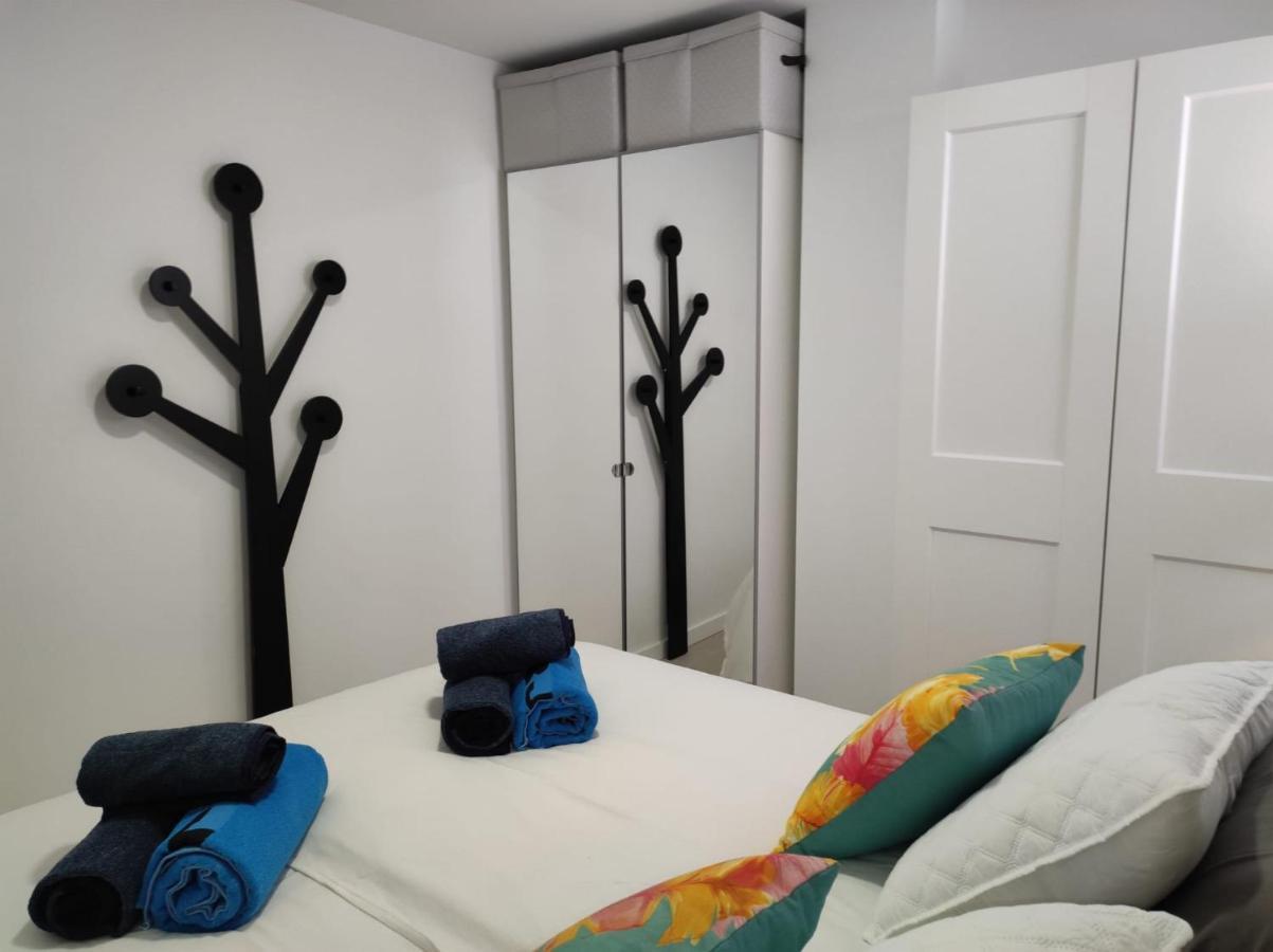 1 Bedroom Beachfront Apartment At Torecilla Beach ネルハ エクステリア 写真