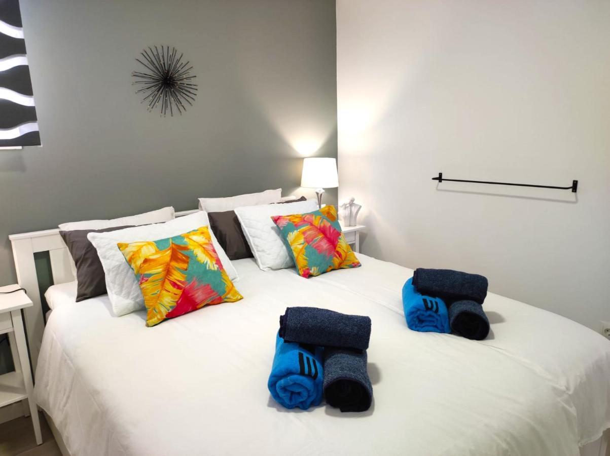1 Bedroom Beachfront Apartment At Torecilla Beach ネルハ エクステリア 写真