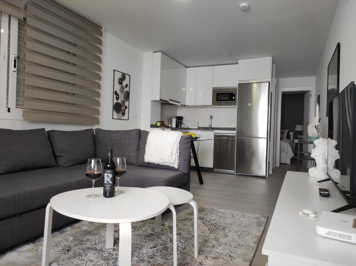 1 Bedroom Beachfront Apartment At Torecilla Beach ネルハ エクステリア 写真